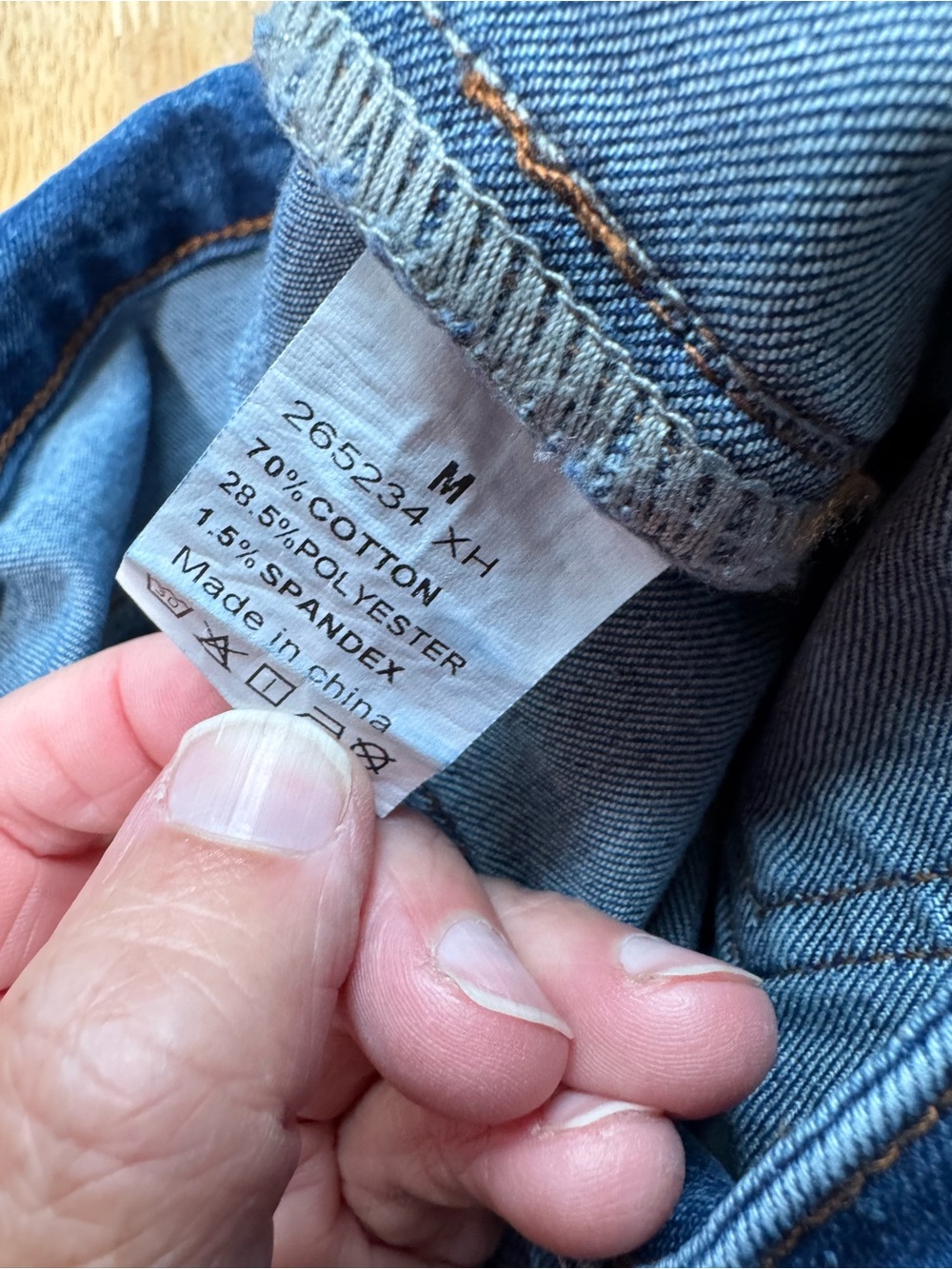 Relaxed barrel Jeans in Dark Blue with Patch Pockets - Picture 6 of 6